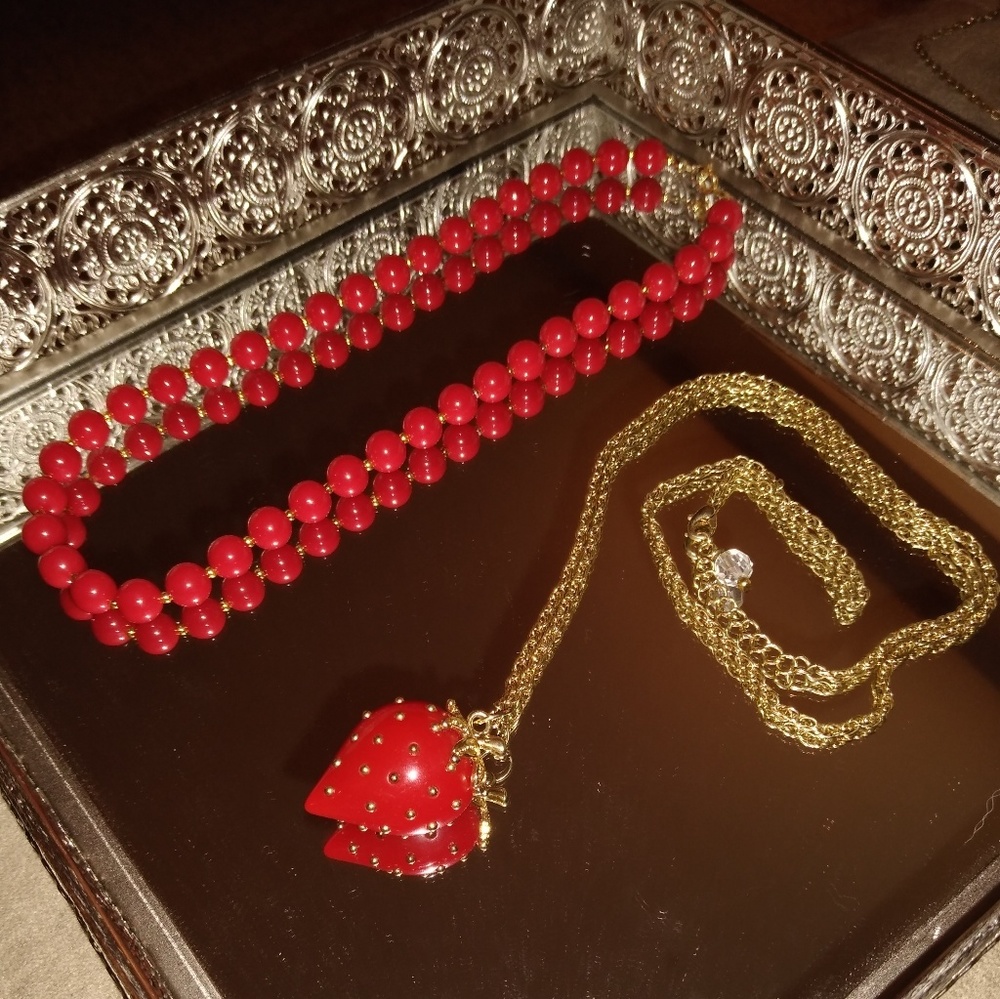 Set of 2* Red themed vintage jewelry